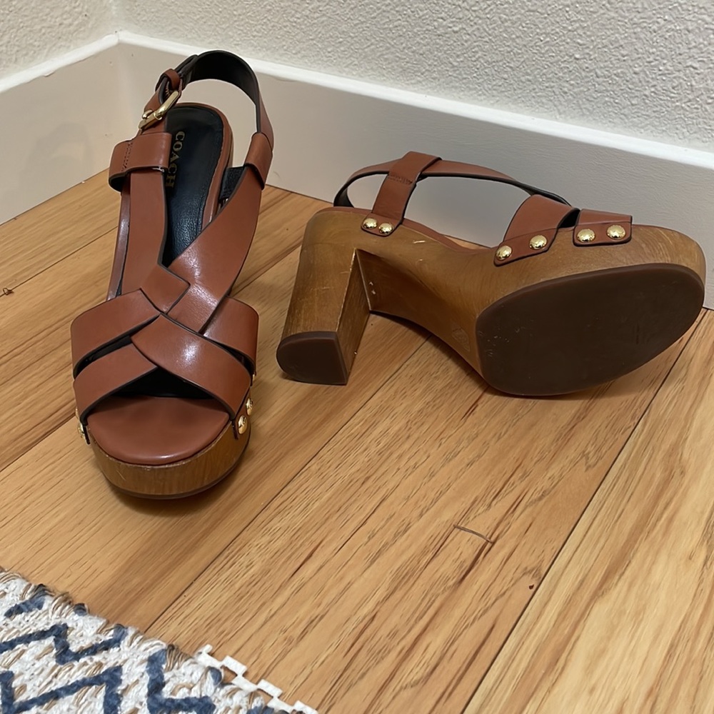 Coach. Leather sandals size 7 - Picture 2 of 4